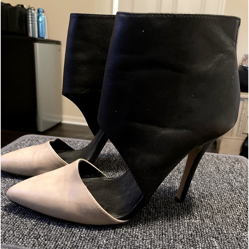 ❤️‍🔥❤️‍🔥❣️Super sexy ALDO leather high heel booties.  Gently worn. Size 8.